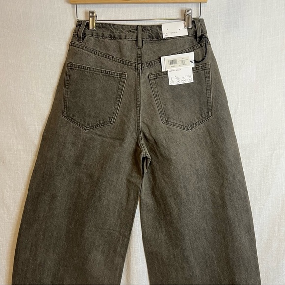 NWT WeWoreWhat High Rise Pleated Wide Leg Slouchy Pants in Stone Wash SZ… - Picture 4 of 10